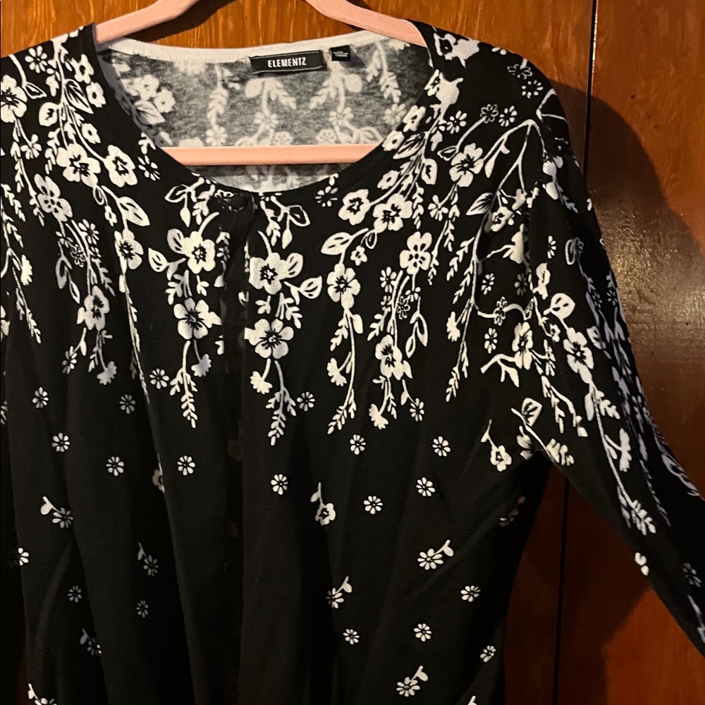 Black Cardigan with White Floral Design XL - Picture 4 of 4